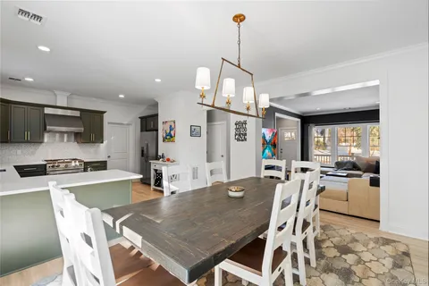 $999,990 | 5 Abbington Place, Northport, NY 11768