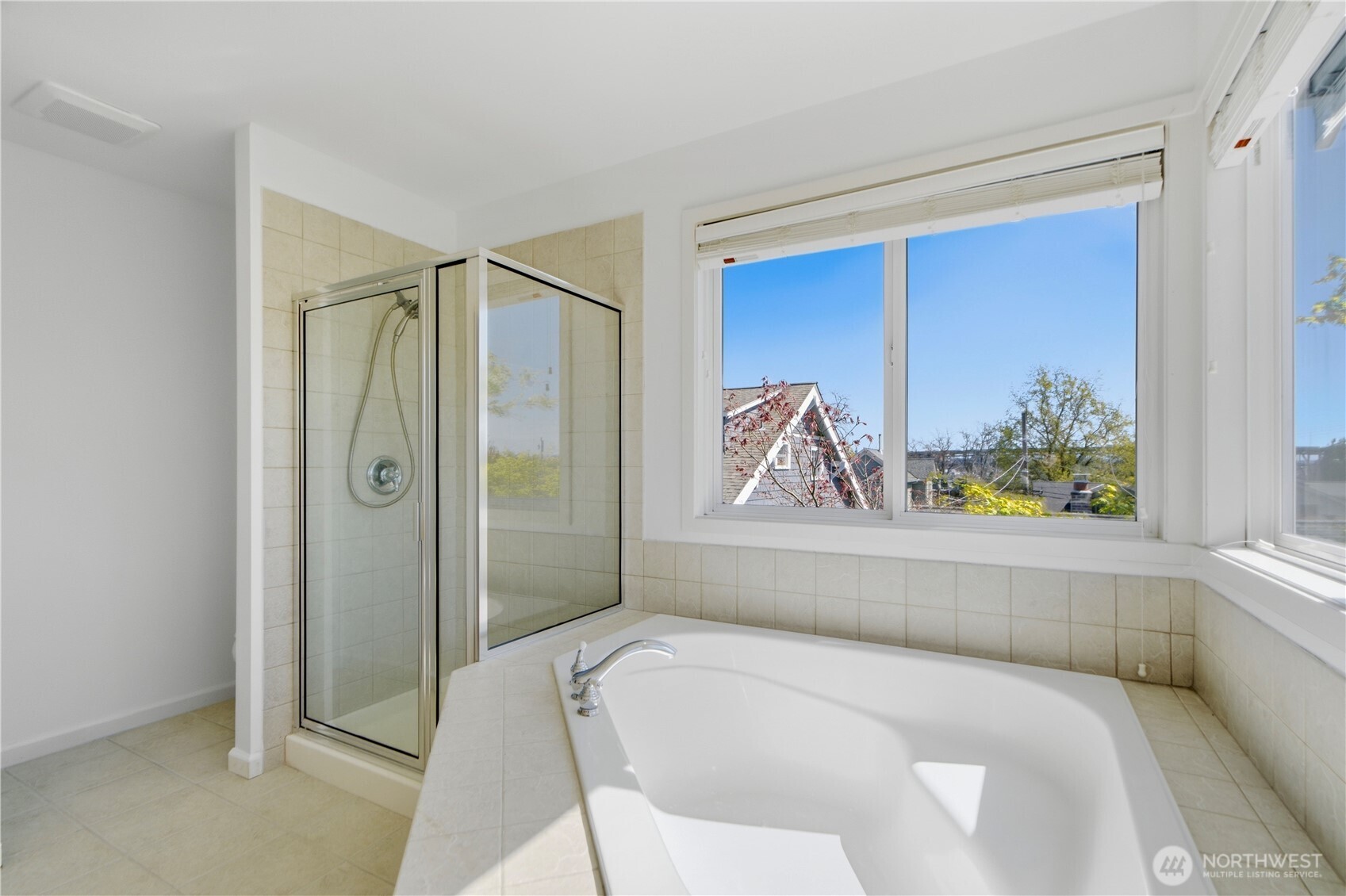 2313 North 39th Street Seattle, WA 98103 - Photo 18 of 34