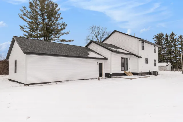 $399,900 | 16935 Juniper Drive, Conklin, MI 49403