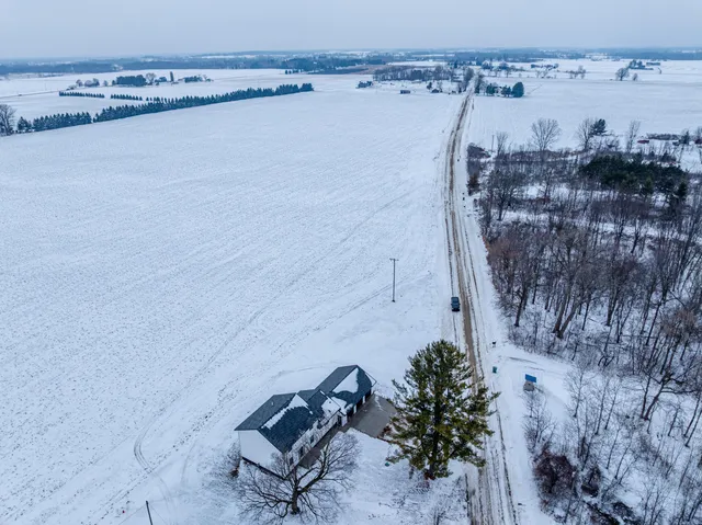 $399,900 | 16935 Juniper Drive, Conklin, MI 49403