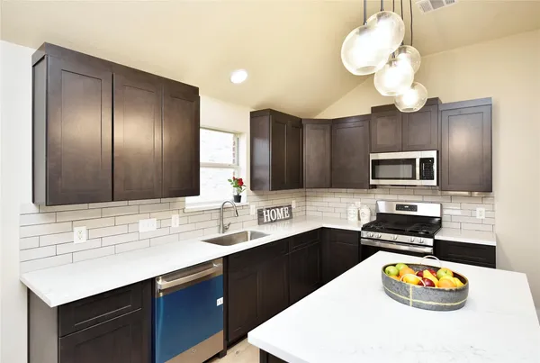 $2,300 | 7715 Butler Lakes Court, Rosenberg, TX 77469