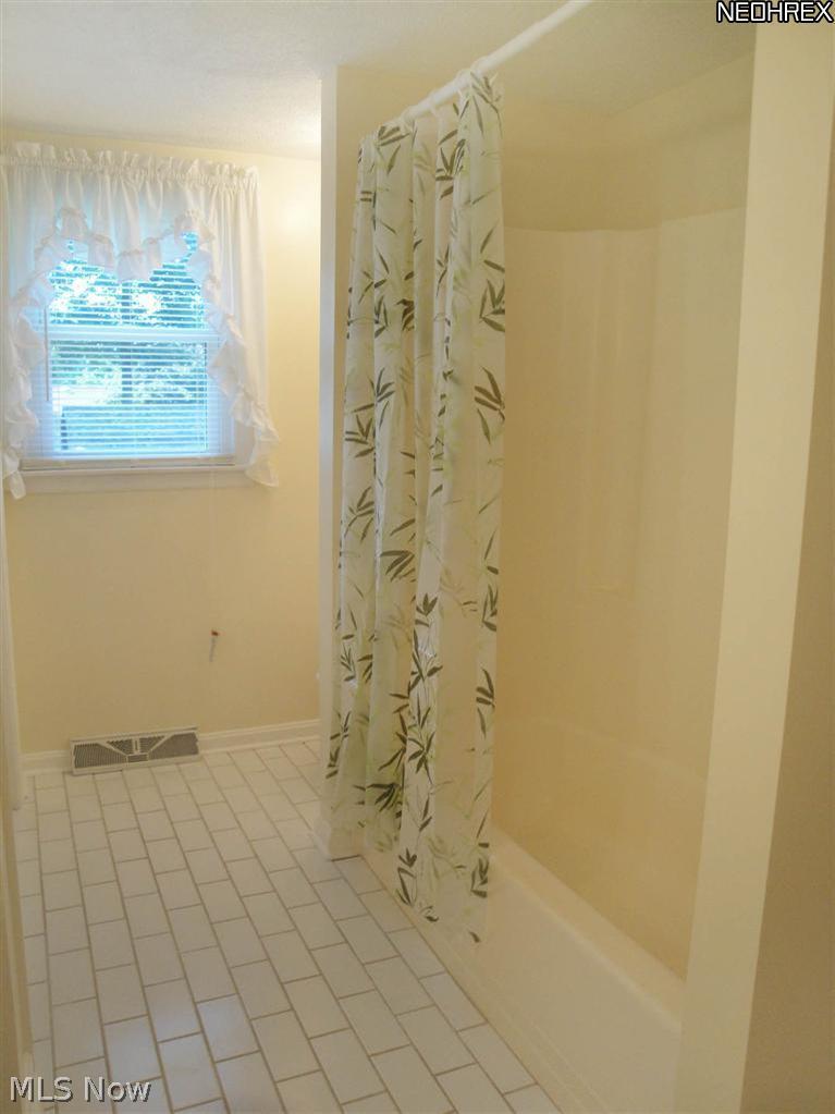 175 Roche Way Youngstown, OH 44512 - Photo 13 of 25 Gallery Image 13