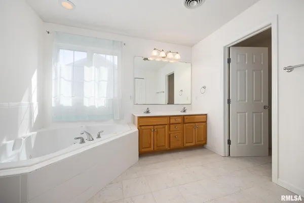 $300,000 | 11018 North Waterton Drive, Dunlap, IL 61525
