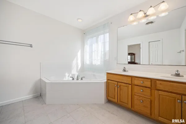 $300,000 | 11018 North Waterton Drive, Dunlap, IL 61525