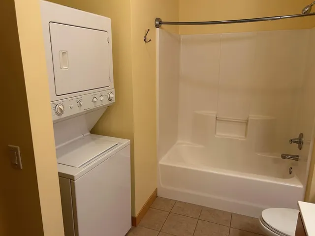 $223,000 | 2900 University Avenue Southeast, Unit 411, Minneapolis, MN 55414