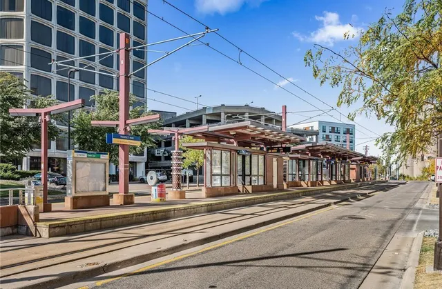 $223,000 | 2900 University Avenue Southeast, Unit 411, Minneapolis, MN 55414