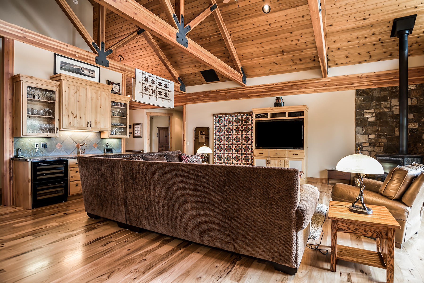61070 Groff Road Bend, OR 97702 - Photo 7 of 30 07-Great Room with Wet Bar