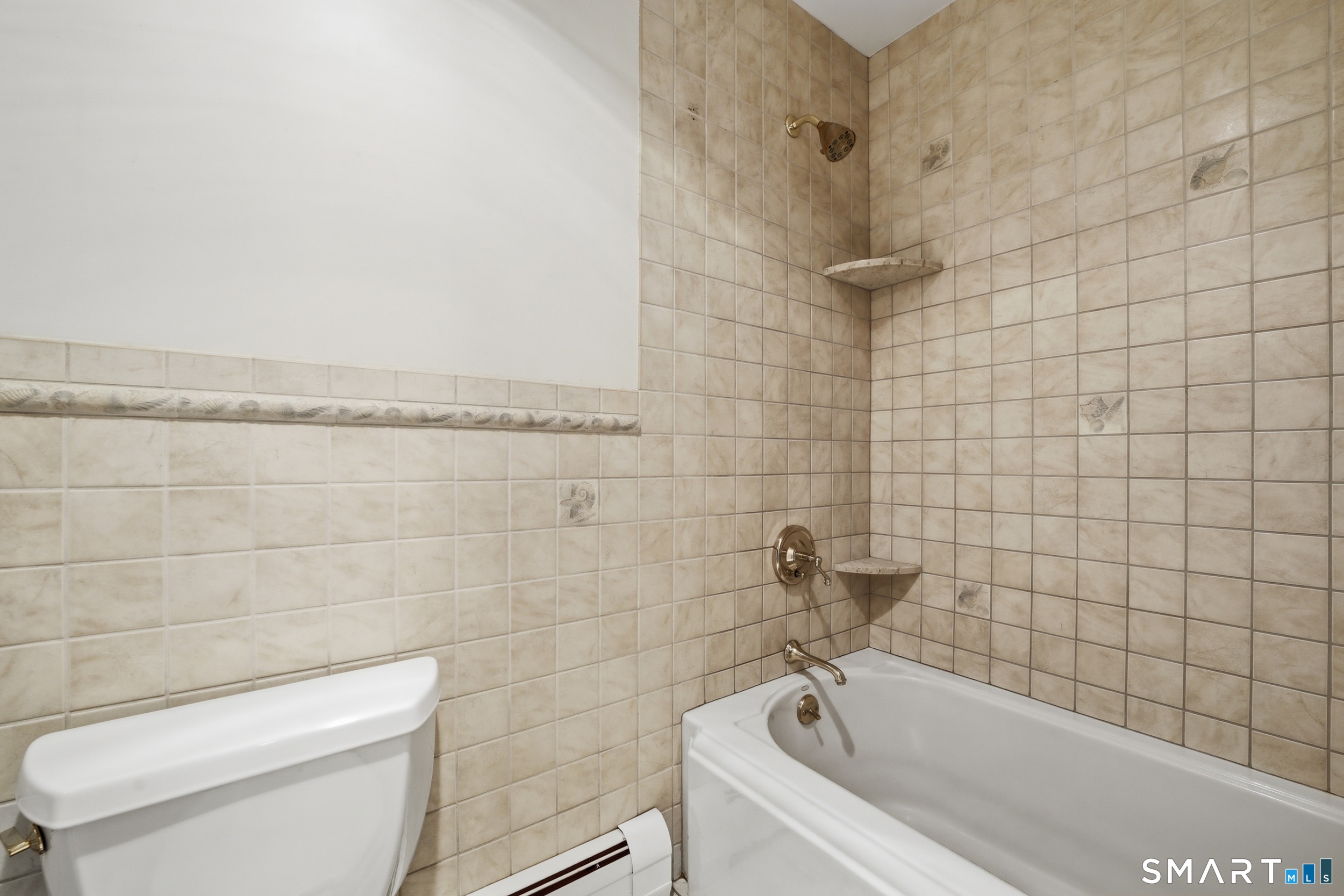 14 Woodchuck Lane Ridgefield, CT 06877 - Photo 31 of 39 Upper Level Hallway Full Bathroom