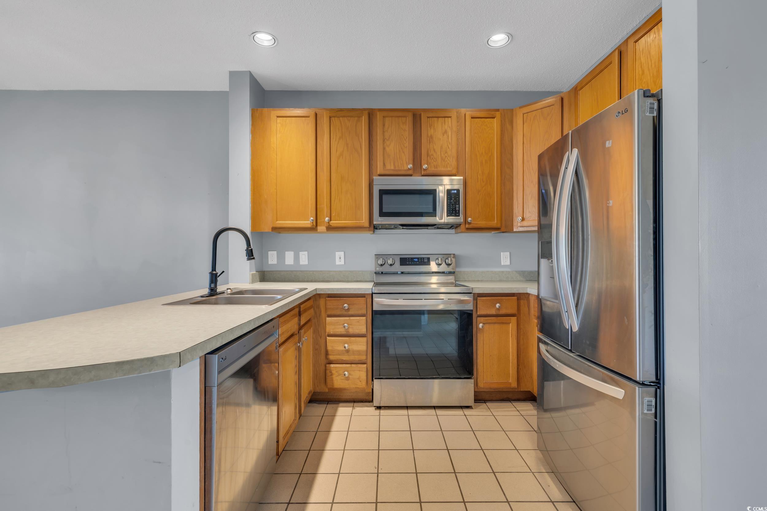 4545 Girvan Drive, Unit E Myrtle Beach, SC 29579 - Photo 6 of 27 Kitchen with kitchen peninsula, appliances with st