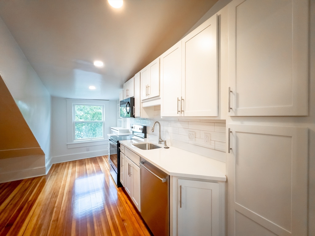 100 Chestnut Avenue, Unit 3 Boston, MA 02130 - Photo 4 of 27