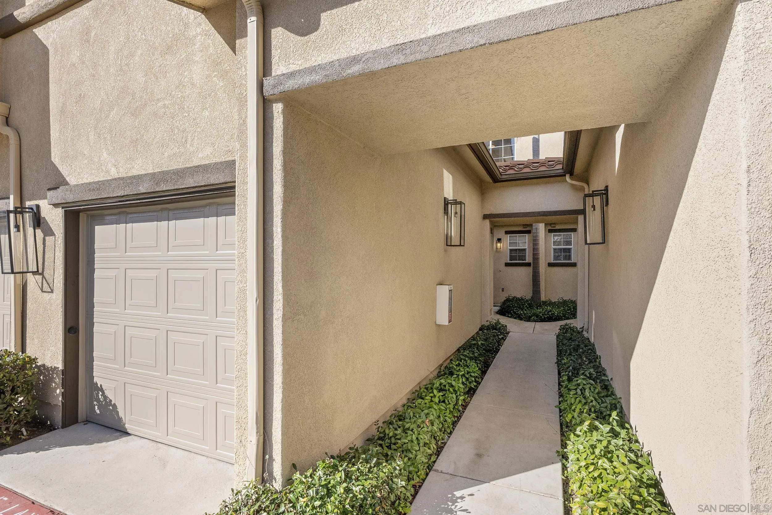 638 Sumner Way, Unit 4 Oceanside, CA 92058 - Photo 2 of 51 Gallery Image 2