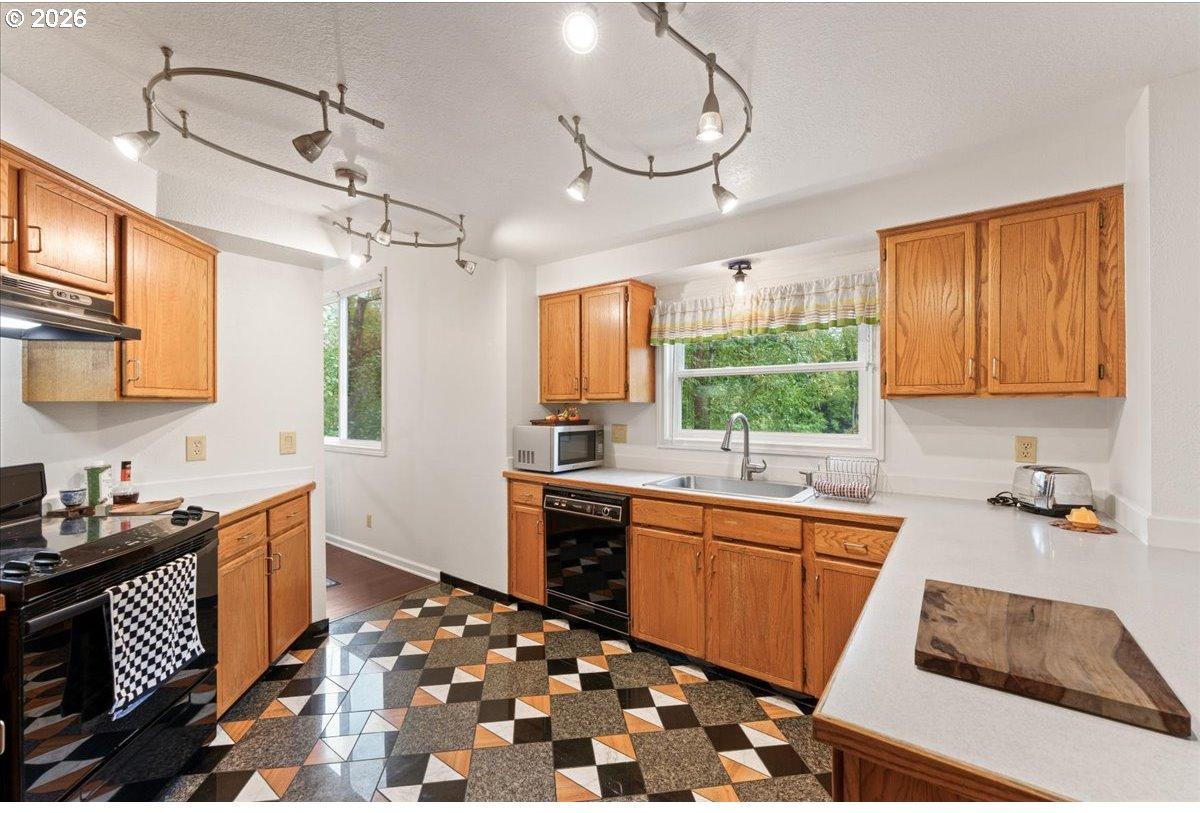 1005 Southwest 4th Street Gresham, OR 97080 - Photo 13 of 47 Gallery Image 13
