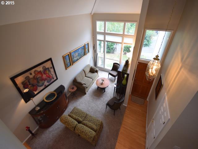 9523 Southwest 54th Avenue Portland, OR 97219 - Photo 4 of 16 Gallery Image 4
