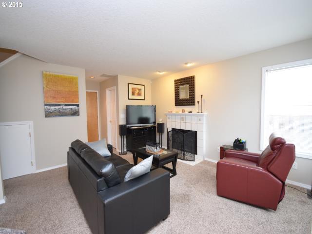 9523 Southwest 54th Avenue Portland, OR 97219 - Photo 7 of 16 Gallery Image 7