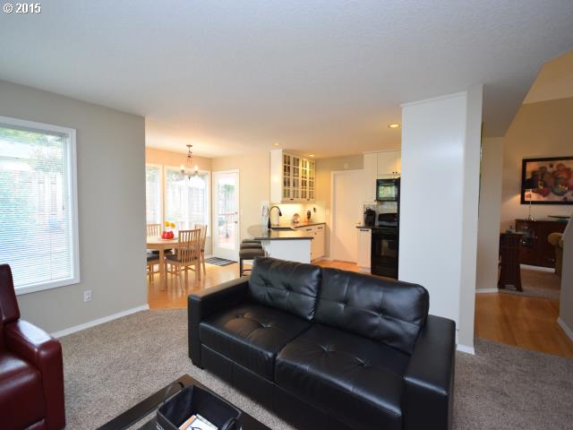 9523 Southwest 54th Avenue Portland, OR 97219 - Photo 8 of 16 Gallery Image 8