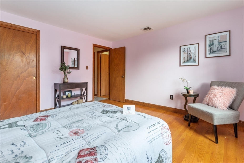 28 Cumberland Road Reading, MA 01867 - Photo 20 of 36 Gallery Image 20