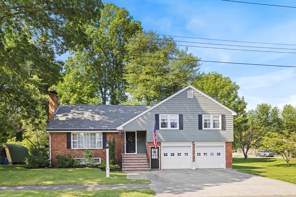 28 Cumberland Road Reading, MA 01867 - Photo 3 of 36 Gallery Image 3