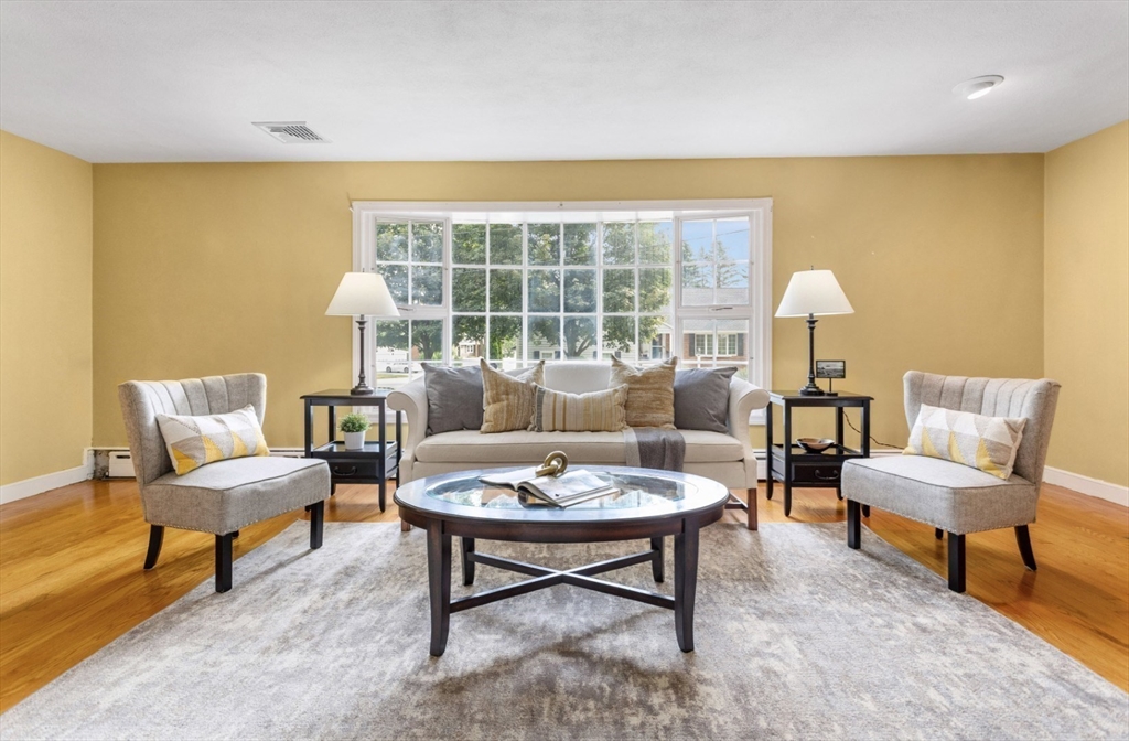 28 Cumberland Road Reading, MA 01867 - Photo 5 of 36 Gallery Image 5