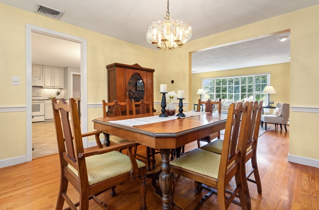 28 Cumberland Road Reading, MA 01867 - Photo 9 of 36 Gallery Image 9
