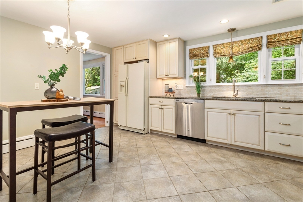 28 Cumberland Road Reading, MA 01867 - Photo 10 of 36 Gallery Image 10