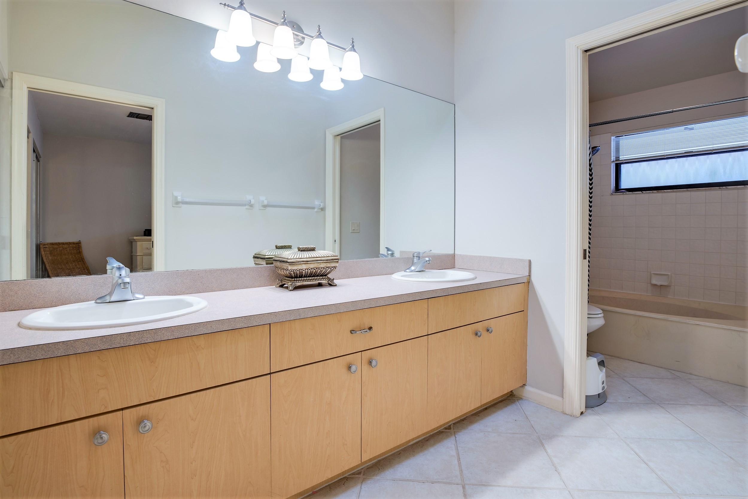5529 Croydon Court Boca Raton, FL 33486 - Photo 19 of 30 Master bath w/dual sinks