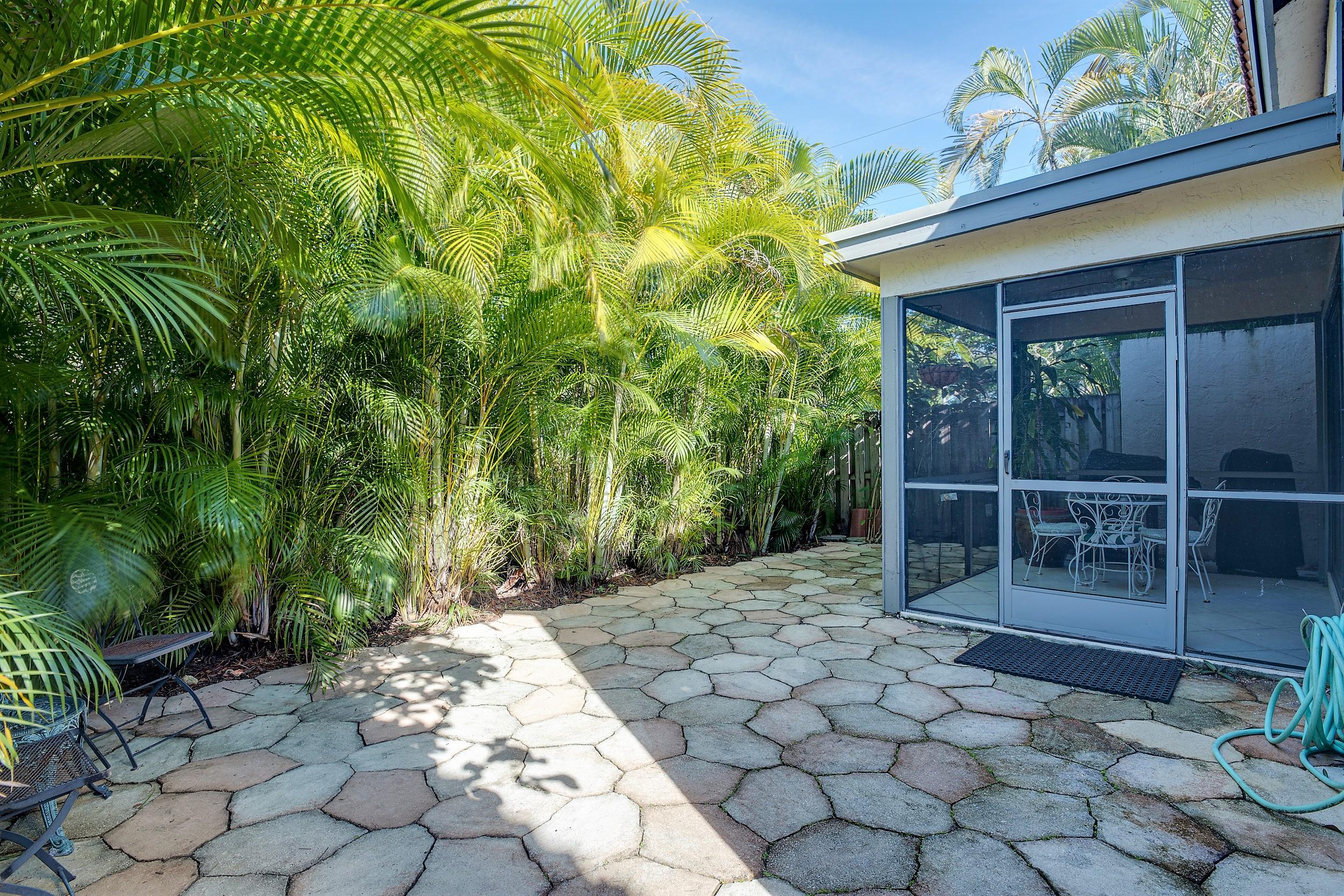 5529 Croydon Court Boca Raton, FL 33486 - Photo 27 of 30 Plenty of Room to entertain