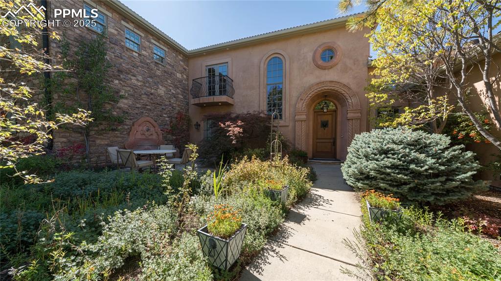 4896 Stonehill Road Colorado Springs, CO 80918 - Photo 4 of 42 a front view of a house with a yard