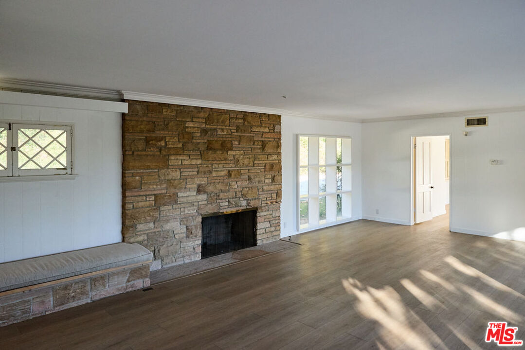 11222 Bellagio Road Los Angeles, CA 90049 - Photo 2 of 13