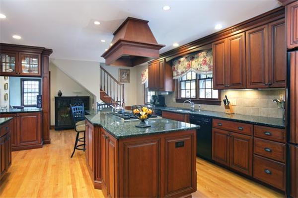 73 Arlington Road Brookline, MA 02467 - Photo 5 of 8