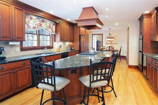 73 Arlington Road Brookline, MA 02467 - Photo 6 of 8