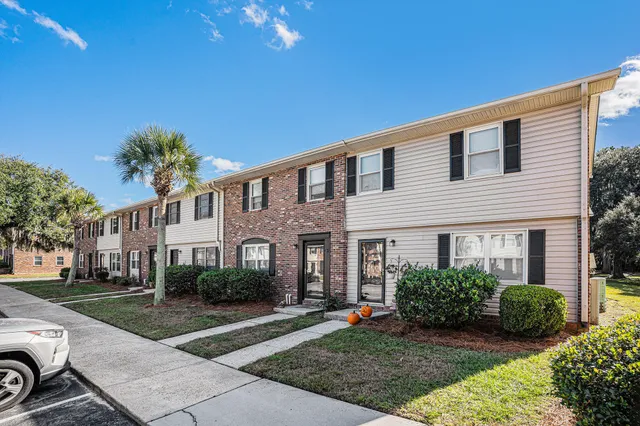 $265,000 | 415 Parkdale Drive, Unit 14D, Charleston, SC 29414