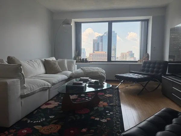 $3,300 | 65 East India Row, Unit 31A, Boston, MA 02110