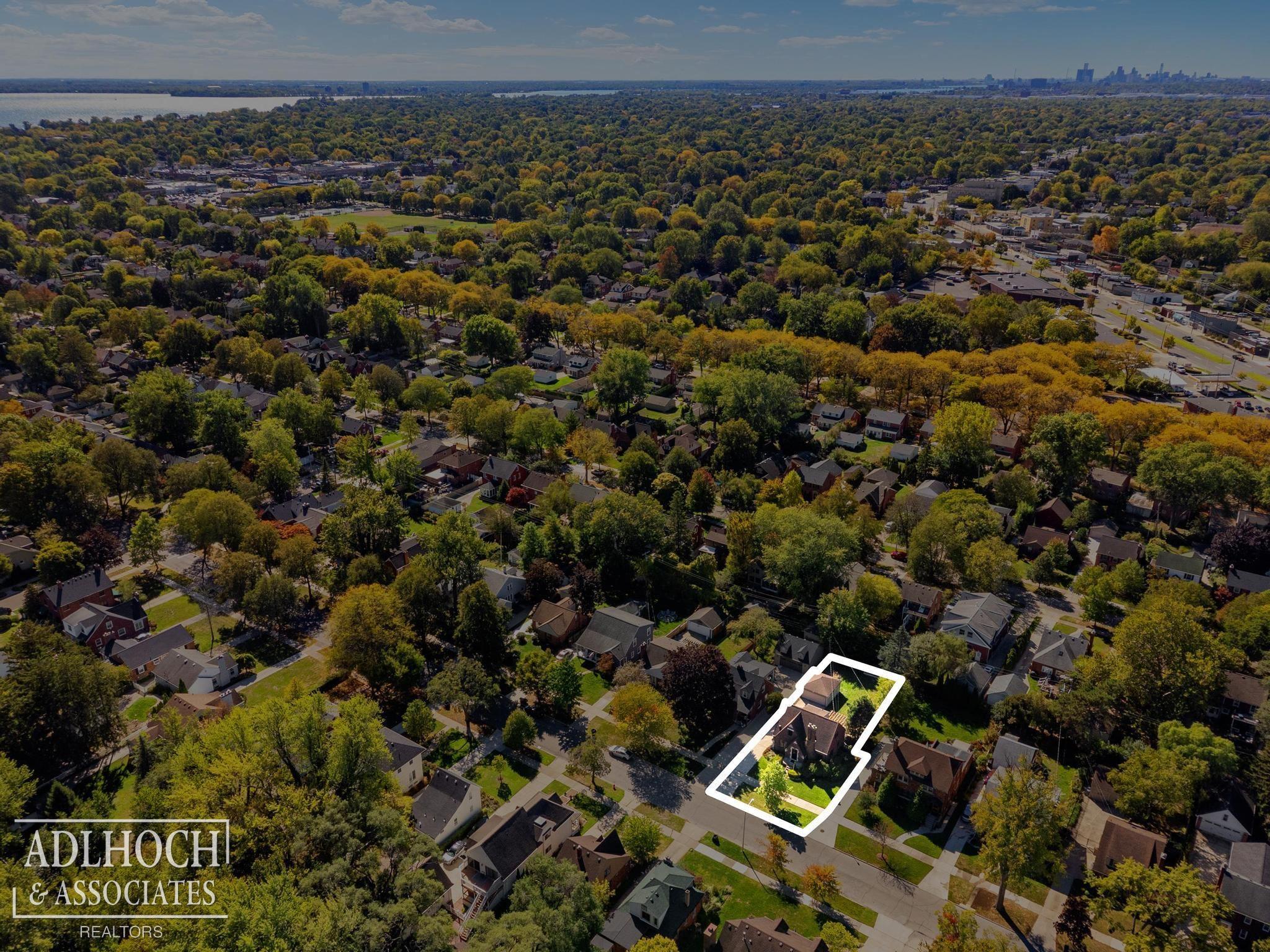 869 Rivard Boulevard Grosse Pointe, MI 48230 - Photo 25 of 25 50190961-f0007429-138f-4be3-992f-8aba8f88f36e.JPG