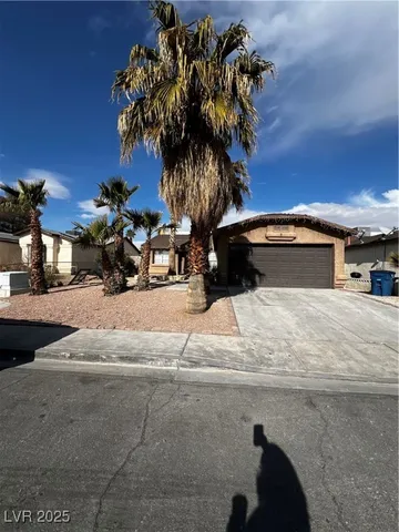 $1,950 | 3710 East Royal Fern Circle, Las Vegas, NV 89115