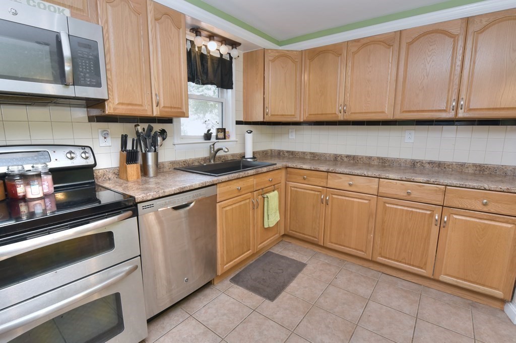 4 Anthony Road Tewksbury, MA 01876 - Photo 5 of 31 Gallery Image 5
