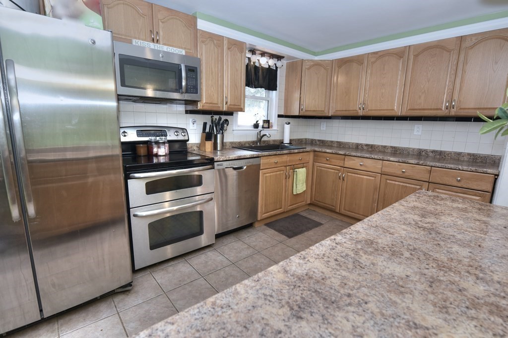 4 Anthony Road Tewksbury, MA 01876 - Photo 6 of 31 Gallery Image 6