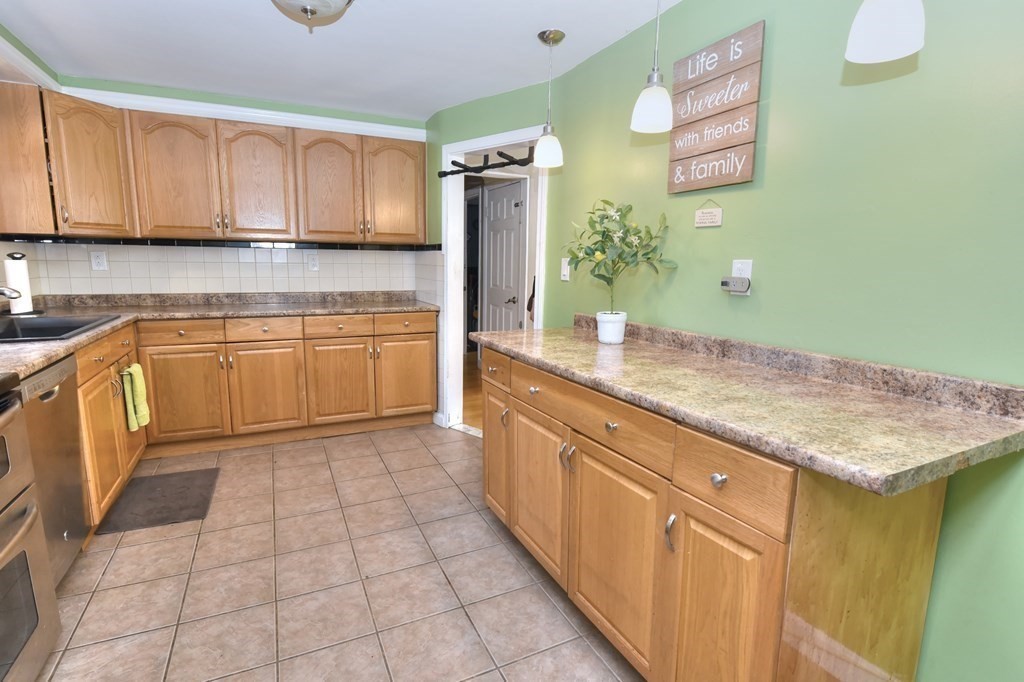 4 Anthony Road Tewksbury, MA 01876 - Photo 8 of 31 Gallery Image 8