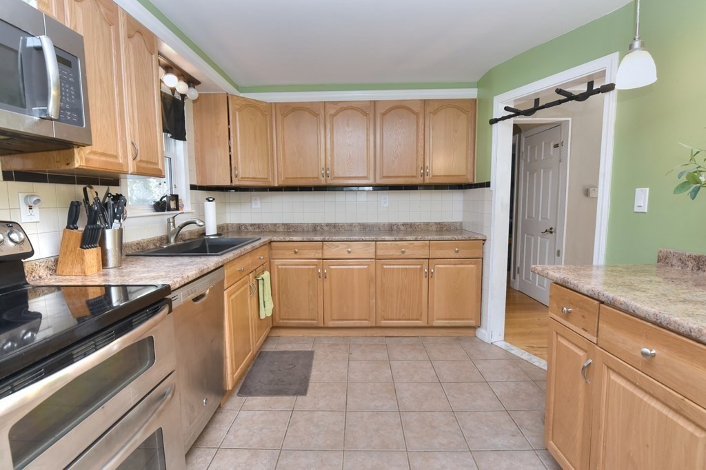 4 Anthony Road Tewksbury, MA 01876 - Photo 9 of 31 Gallery Image 9