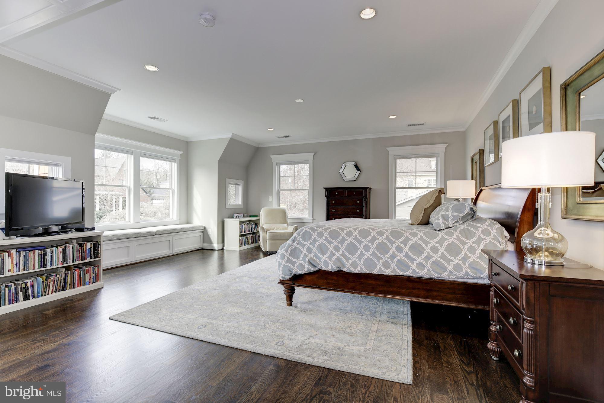 7200 Matthew Mills Road McLean, VA 22101 - Photo 14 of 30 Spacious master bedroom with window seat storage