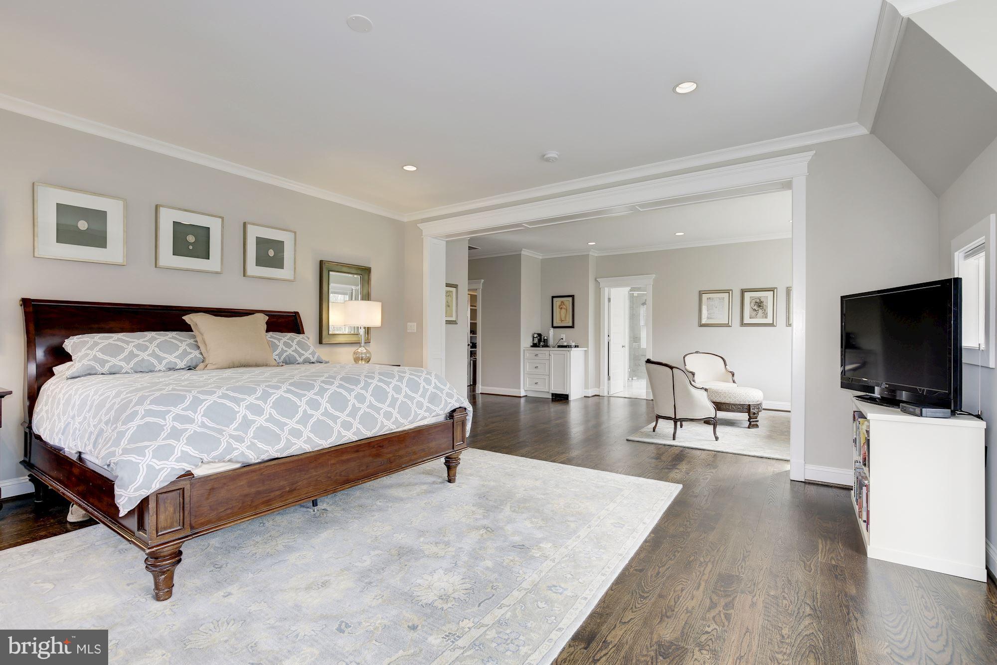 7200 Matthew Mills Road McLean, VA 22101 - Photo 15 of 30 Luxurious master bdrm opens into master bath