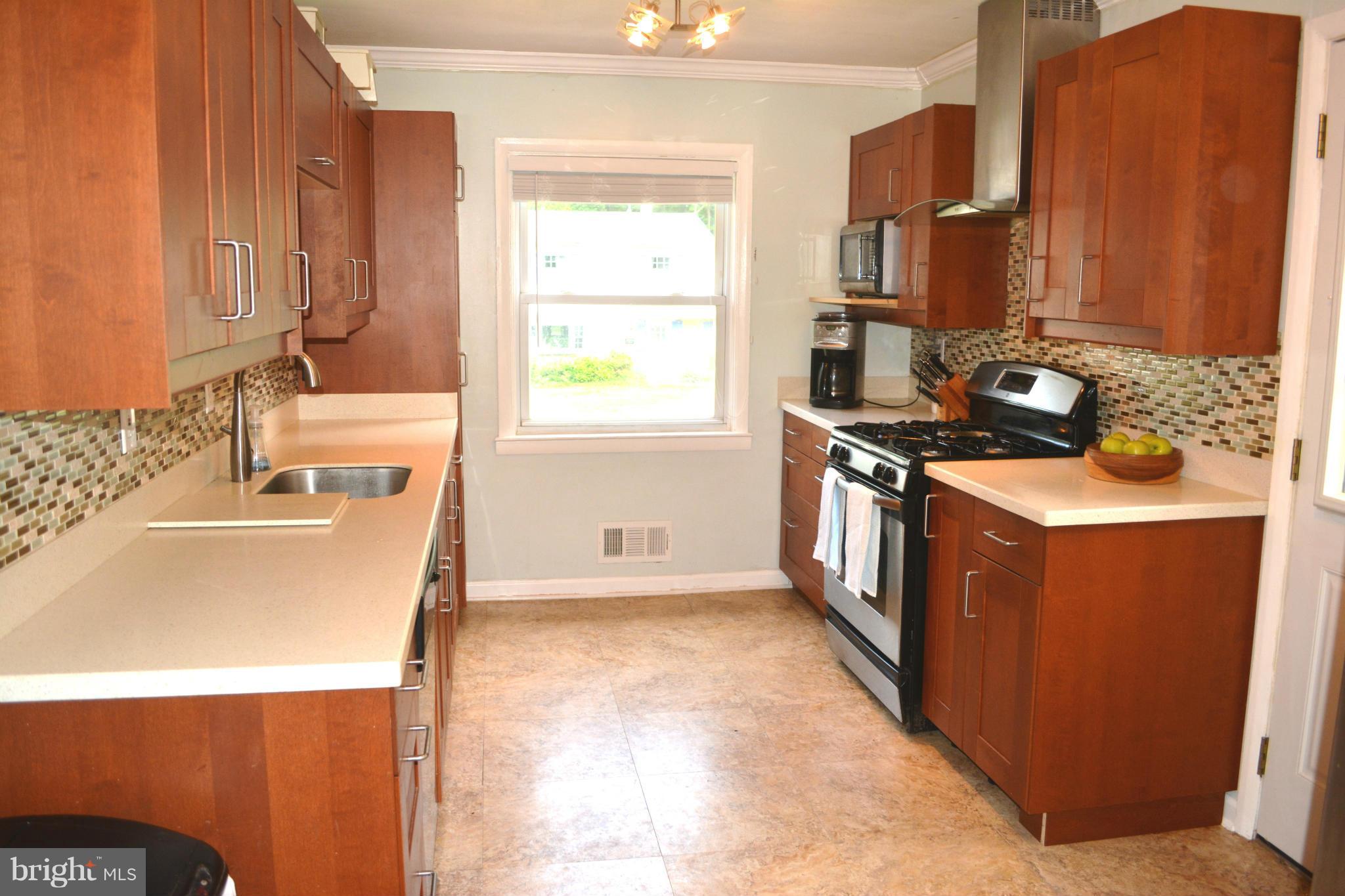 114 Walgrove Road Reisterstown, MD 21136 - Photo 6 of 30 Deck off Kitchen