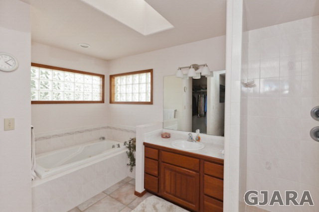 2334 Sundial Road Grand Junction, CO 81505 - Photo 16 of 31 a bathroom with a tub sink and mirror