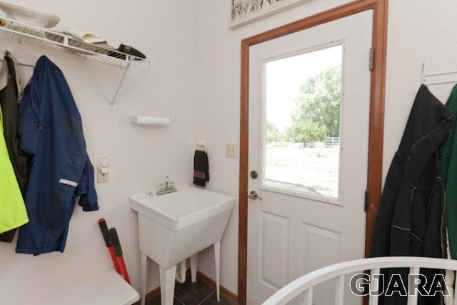 2334 Sundial Road Grand Junction, CO 81505 - Photo 23 of 31 a bathroom with a sink and a mirror