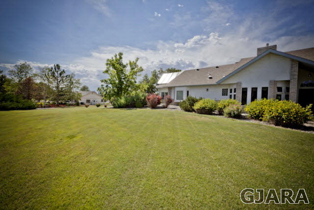2334 Sundial Road Grand Junction, CO 81505 - Photo 25 of 31 a view of a house with a garden