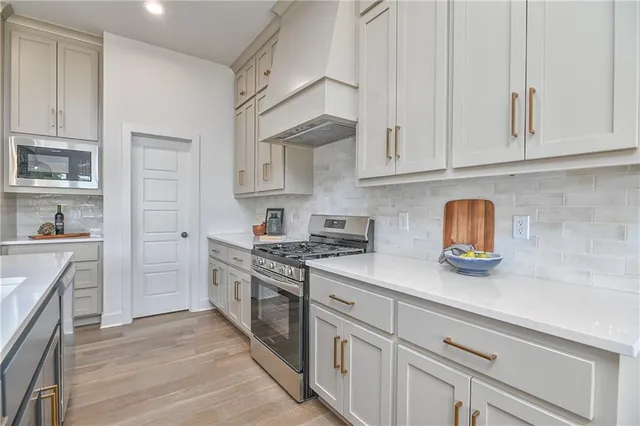 $827,235 | 6039 Apache Drive, Shawnee, KS 66226