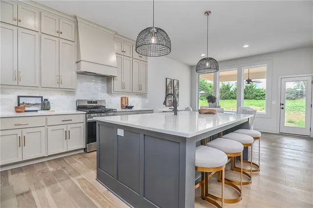 $827,235 | 6039 Apache Drive, Shawnee, KS 66226