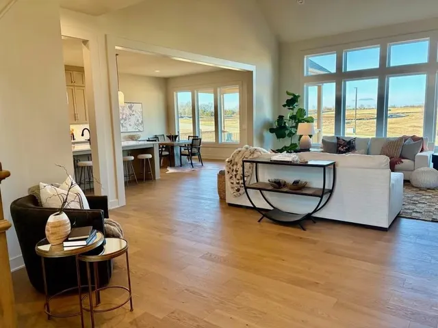 $827,235 | 6039 Apache Drive, Shawnee, KS 66226