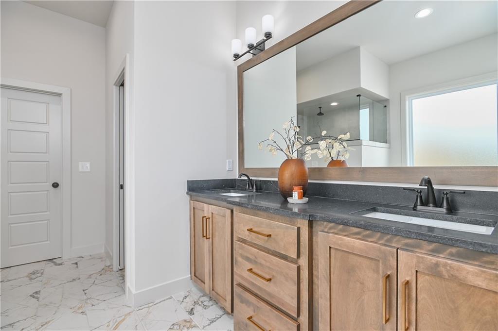 6039 Apache Drive Shawnee, KS 66226 - Photo 31 of 48