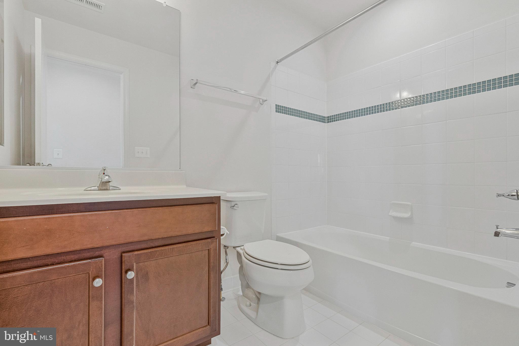 43322 Novi Terrace Ashburn, VA 20147 - Photo 11 of 20 2ND Full Bath Upper Level