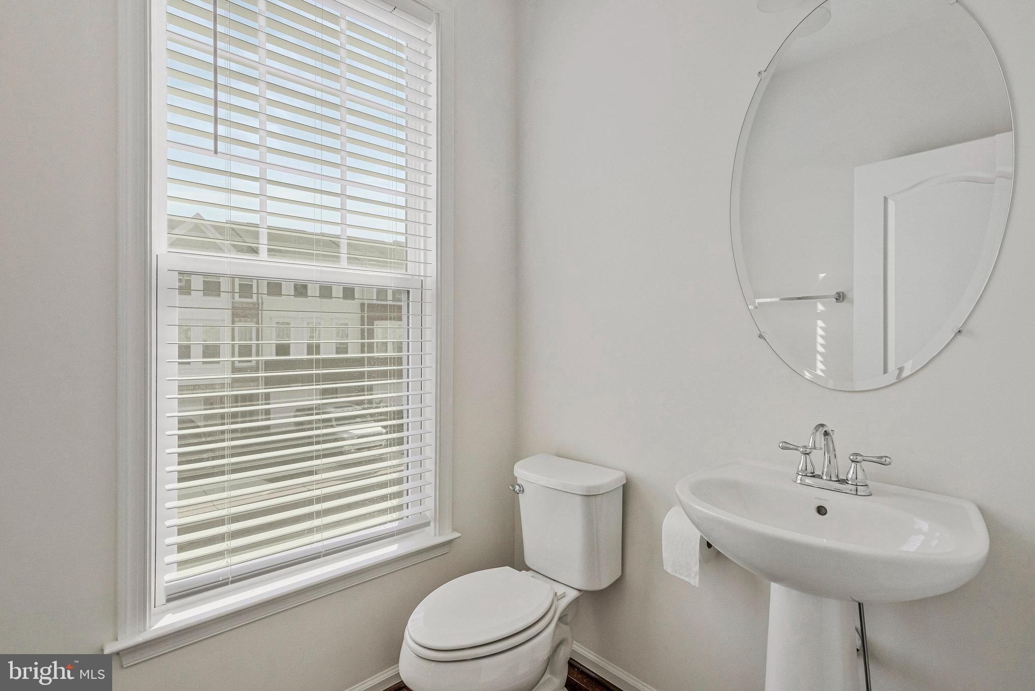 43322 Novi Terrace Ashburn, VA 20147 - Photo 7 of 20 Powder Room
